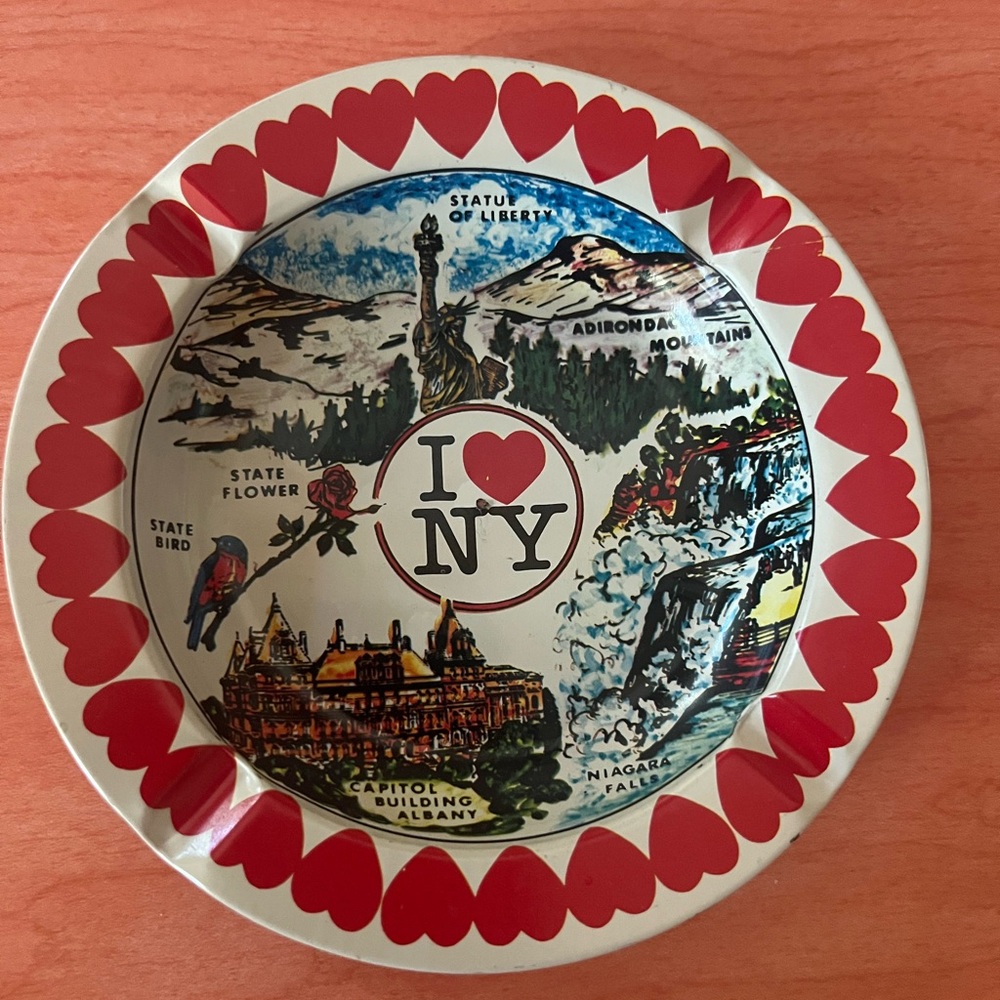 I Love NY Souvenir vintage metal ashtray with Red Hearts - Picture 1 of 4